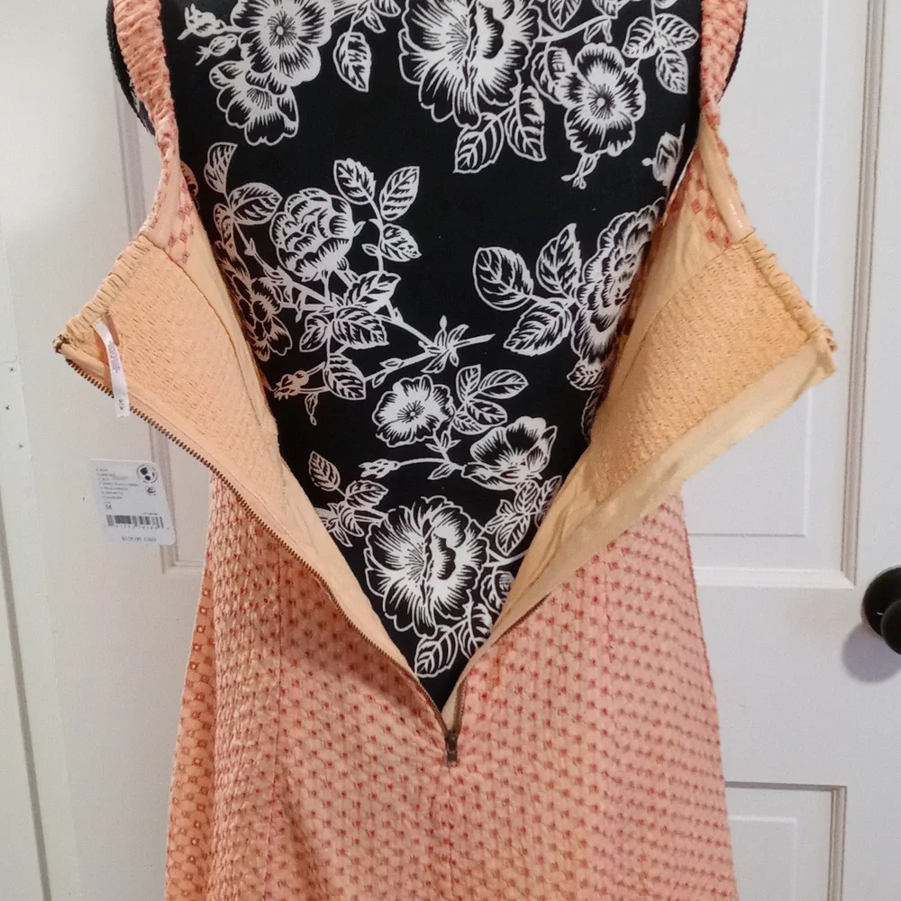 🆕️ 🍑Free People🍑 - Peach/White "Berry Kiss" Off-the-Shoulder Mini Dress - Picture 9 of 16